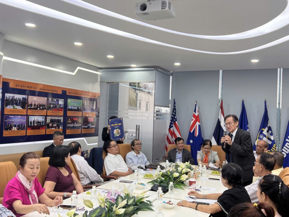 Củng cố Tổ chức và Mục tiêu Phát triển Quy mô